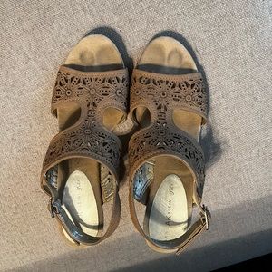 Anne Klein tan wedges floral print